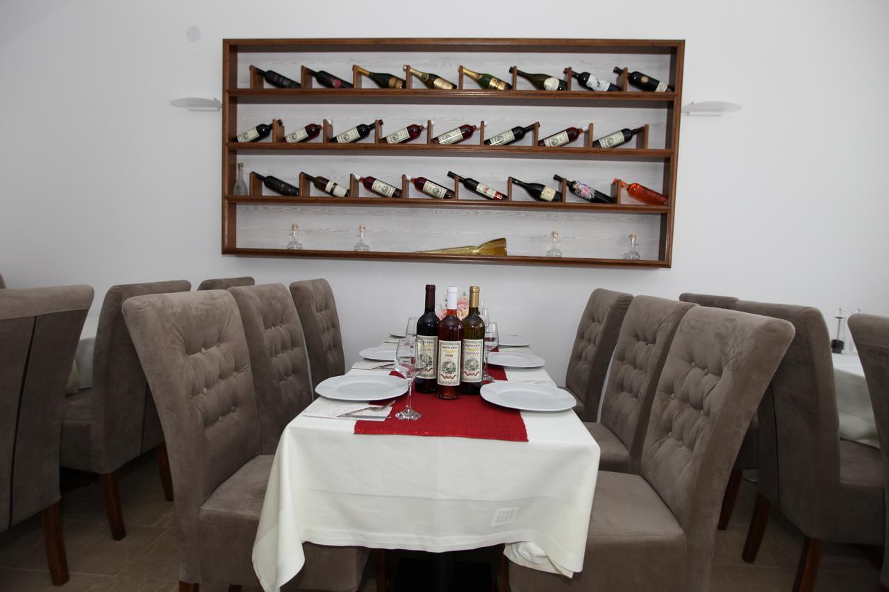 Apis Hotel Trebinje Ngoại thất bức ảnh