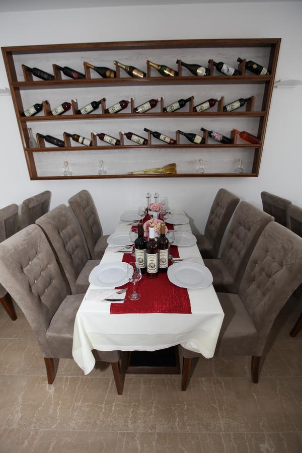 Apis Hotel Trebinje Ngoại thất bức ảnh