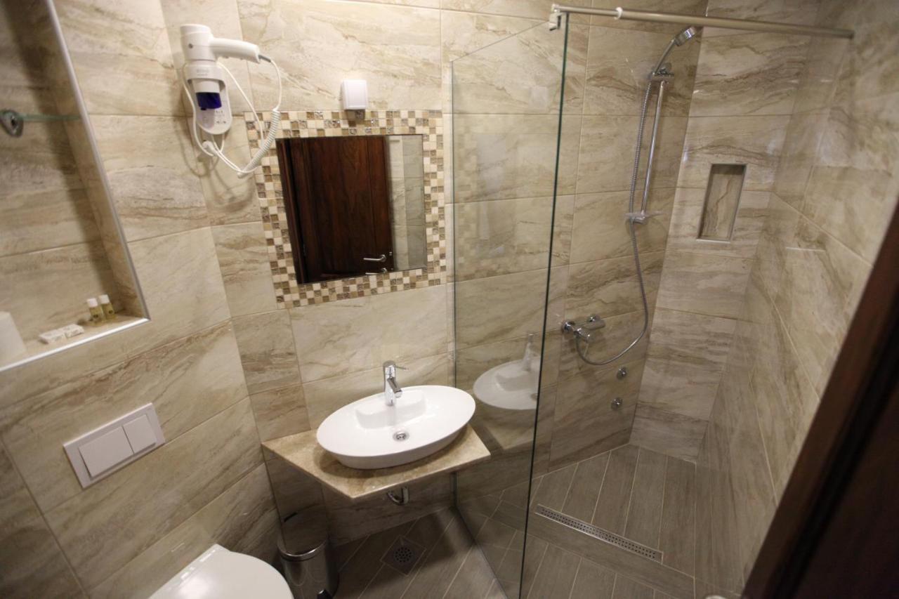Apis Hotel Trebinje Ngoại thất bức ảnh